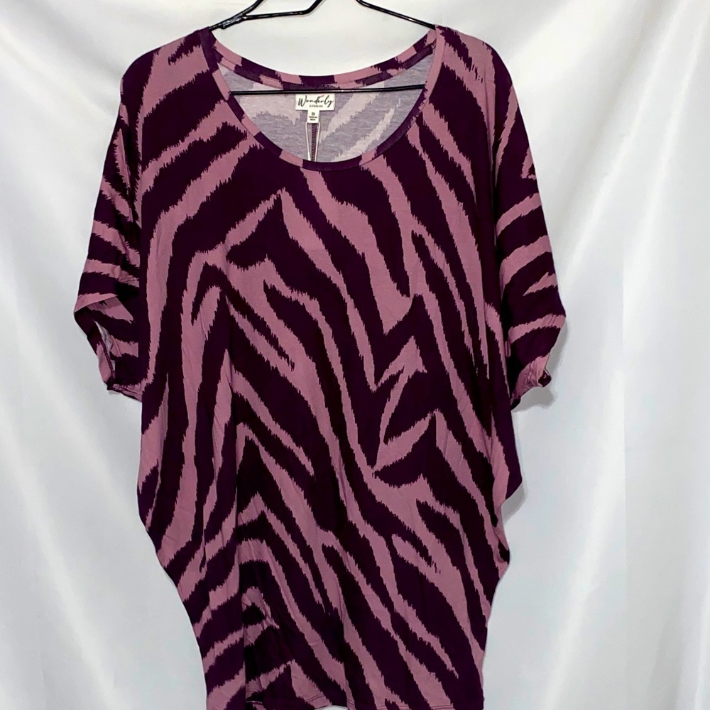 NWT Wonderly Mauve and Dark‎ Purple Zebra Print Tunic Top Size 1X. Model Blend